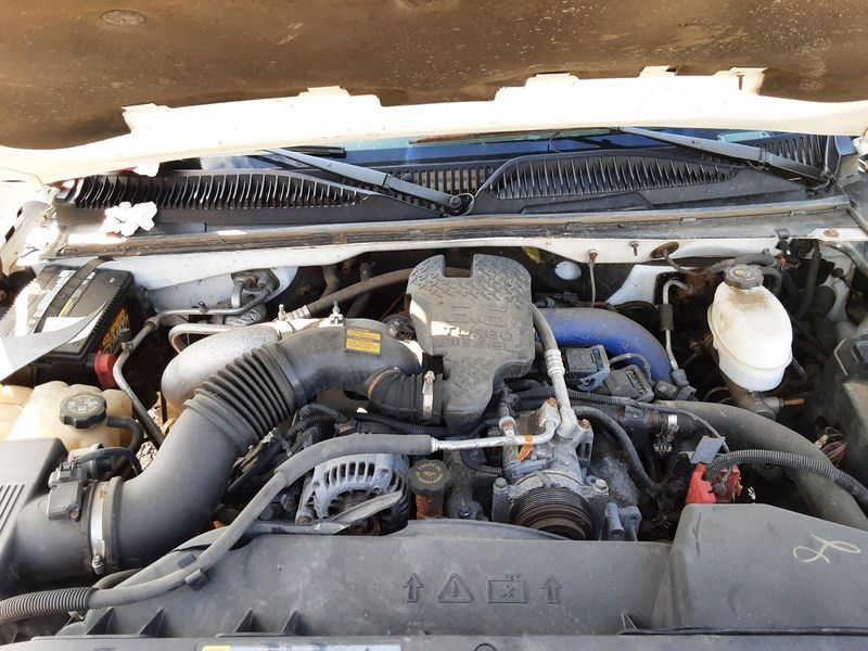 2004 Chevy SILVERADO 2500 6.6L turbo diesel, VIN 1 (8th digit), Federal, opt NF2 Used Engine