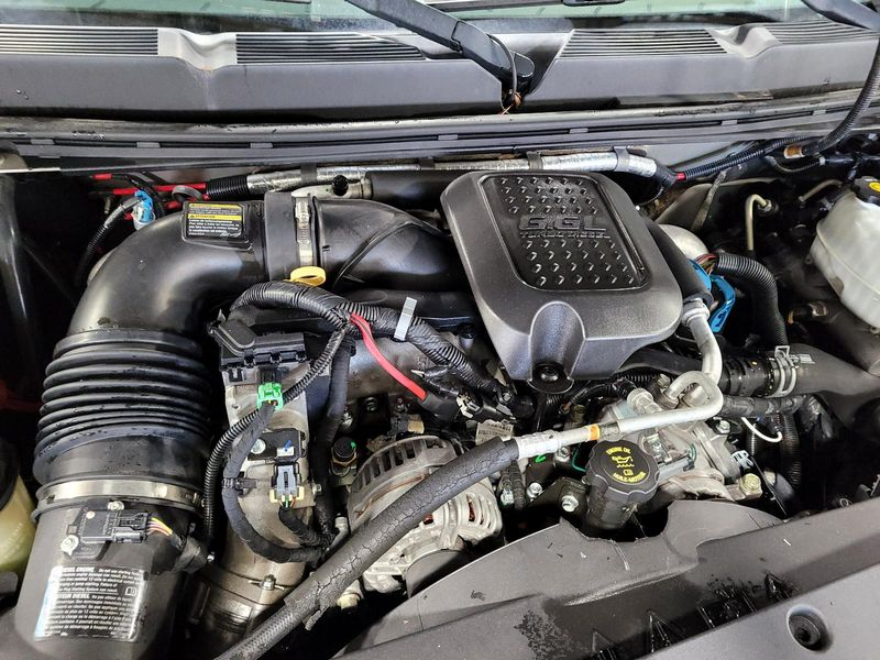 2007 Chevy SILVERADO 3500 new style (smooth door skin), 6.6L (VIN 6, 8th digit, opt LMM) Used Engine