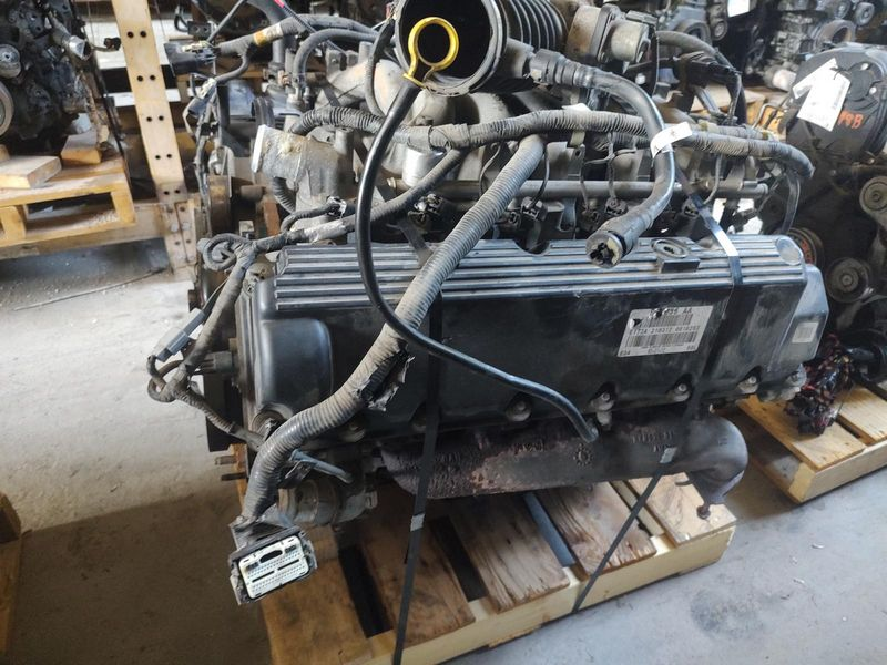 2011 Ford E-350 6.8L (VIN S, 8th digit), gasoline Used Engine