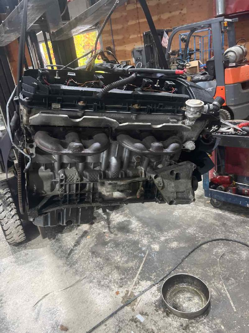 2006 BMW 325I Cpe, (2.5L), M54 (256S5 engine, engine oil filler cap LH side of rocker cover) Used Engine