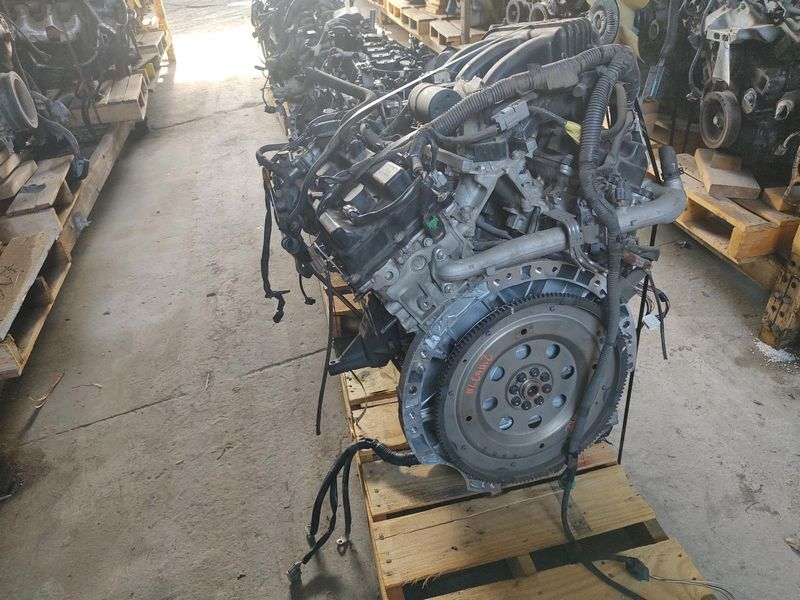 2016 NISSAN NV1500 (4.0L, VIN B, 4th digit, VQ40DE) Used Engine