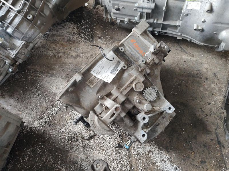 2014 Jeep COMPASS MT, 2.0L Used Transmission