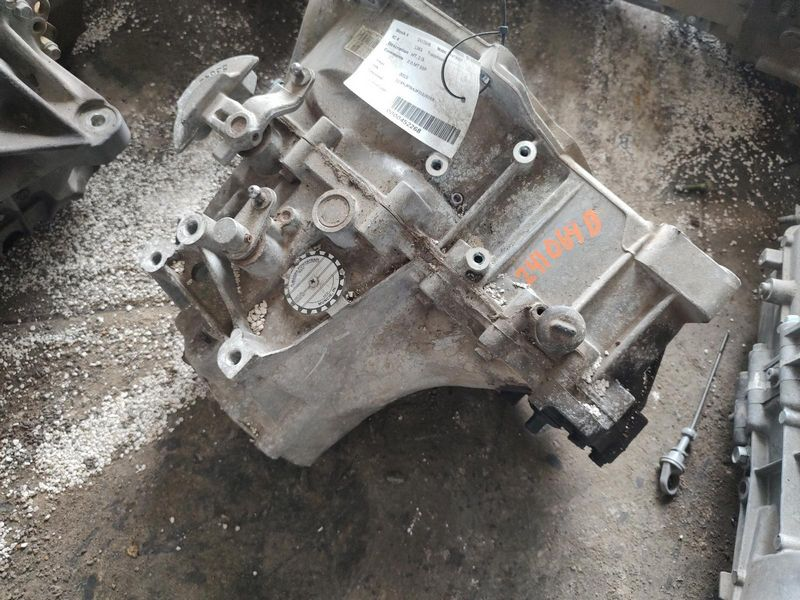 2013 Jeep COMPASS MT, 2.0L Used Transmission