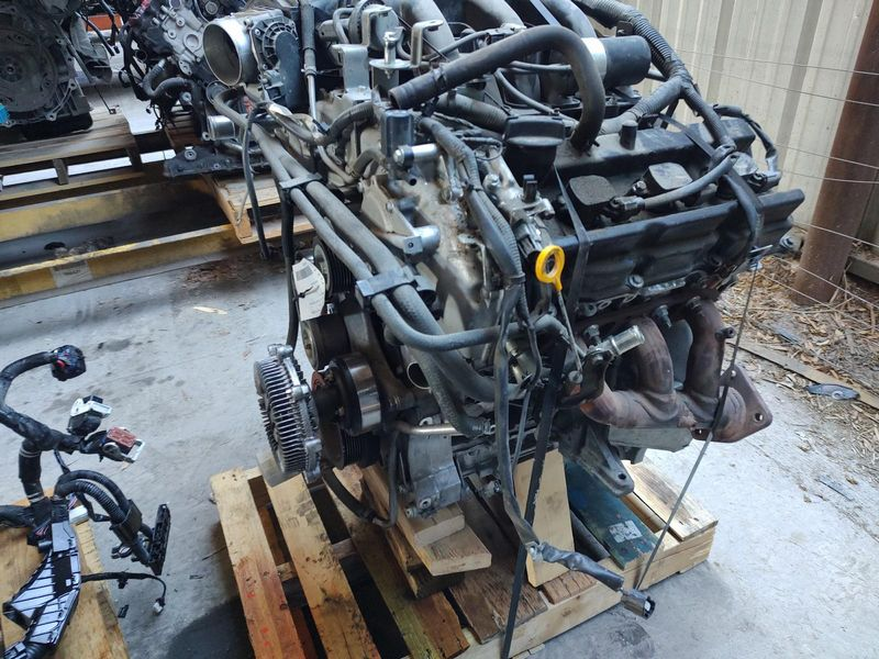 2018 NISSAN NV3500 4.0L (VIN B, 4th digit, VQ40DE) Used Engine