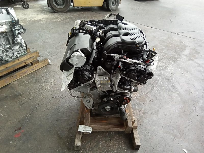 2017 Jeep CHEROKEE 3.2L (VIN S, 8th digit), one piece oil pan Used Engine