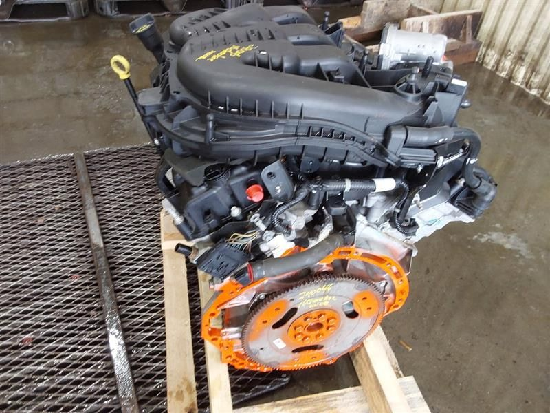 2016 Jeep CHEROKEE 3.2L (VIN S, 8th digit), one piece oil pan Used Engine