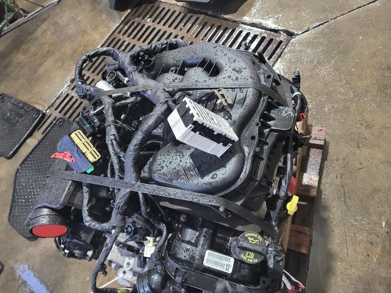 2015 Jeep CHEROKEE 3.2L (VIN S, 8th digit), one piece oil pan Used Engine