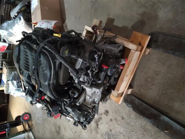 2015 Jeep CHEROKEE 3.2L (VIN S, 8th digit), one piece oil pan Used Engine