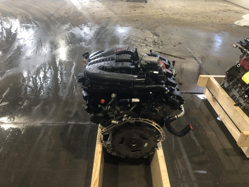 2015 Jeep CHEROKEE 3.2L (VIN S, 8th digit), two piece oil pan (opt AWL) Used Engine