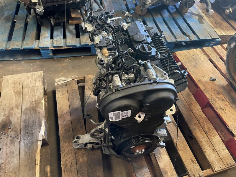 2019 VOLVO XC40 (2.0L, turbo), VIN 16 (4th and 5th digit, B4204T18) Used Engine