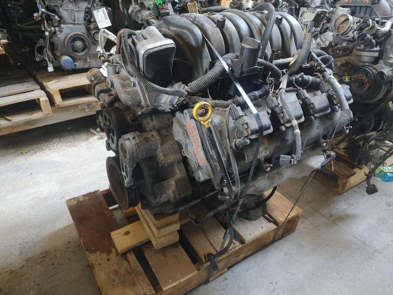 2006 Jeep COMMANDER 5.7L (VIN 2, 8th digit), 4x2 Used Engine