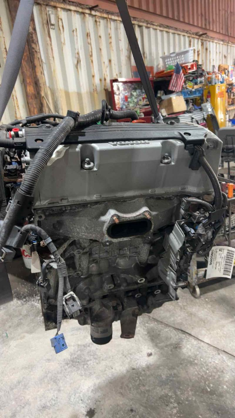 2011 HONDA ACCORD 2.4L, VIN 2 (6th digit, Sdn), SE, California emissions (PZEV) Used Engine
