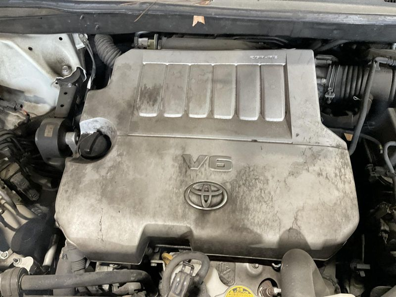 2012 TOYOTA HIGHLANDER gasoline, 3.5L, VIN K (5th digit, 2GRFE engine, 6 cylinder), oil cooler Used Engine