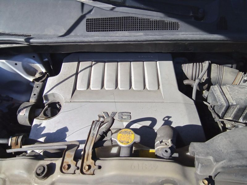 2012 TOYOTA HIGHLANDER gasoline, 3.5L, VIN K (5th digit, 2GRFE engine, 6 cylinder), oil cooler Used Engine