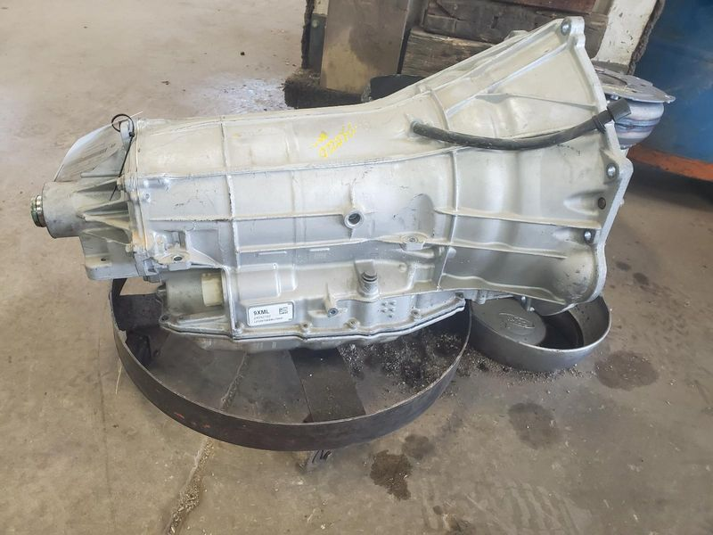 2019 Chevy SILVERADO 1500 new style (mirrors mount on door skin), (AT), 4x4, 4.3L Used Transmission