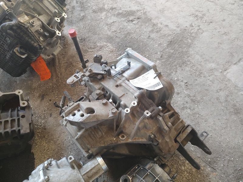 2010 HONDA ELEMENT AT, (2.0L), Sdn (bottom pan) Used Transmission