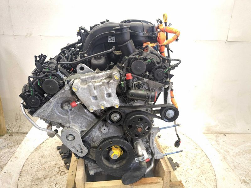 2021 CHRYSLER PACIFICA VIN 7 (8th digit, hybrid), gasoline Used Engine