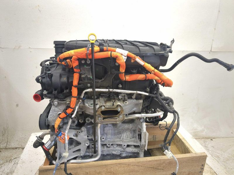 2021 CHRYSLER PACIFICA VIN 7 (8th digit, hybrid), gasoline Used Engine