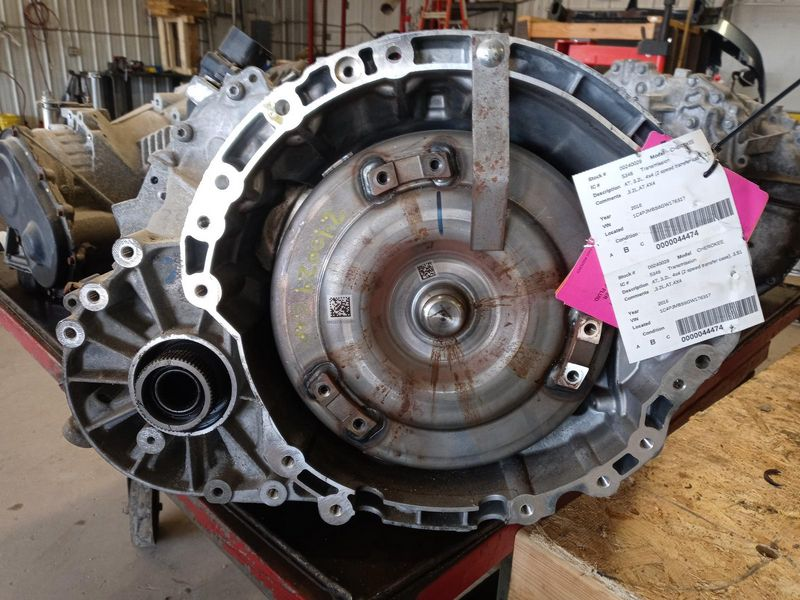 2016 Jeep CHEROKEE AT, 3.2L, 4x4 (2 speed transfer case), 3.51 ratio (tow package) Used Engine