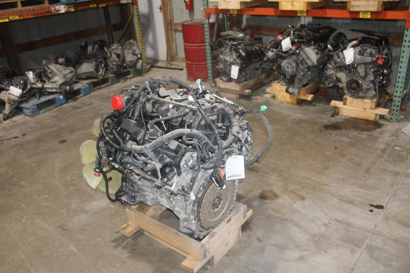 2016 INFINITI QX80 (5.6L, VIN A, 4th digit, VK56VD) Used Engine