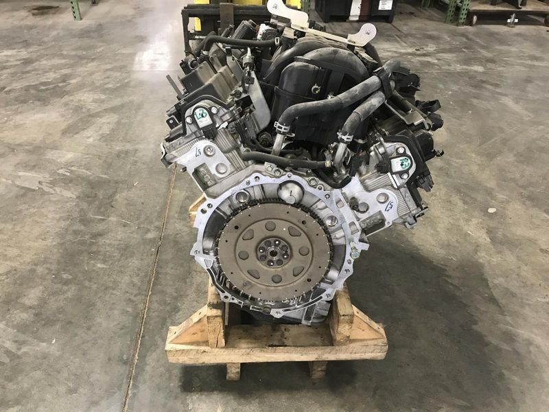2015 INFINITI QX80 (5.6L, VIN A, 4th digit, VK56VD) Used Engine