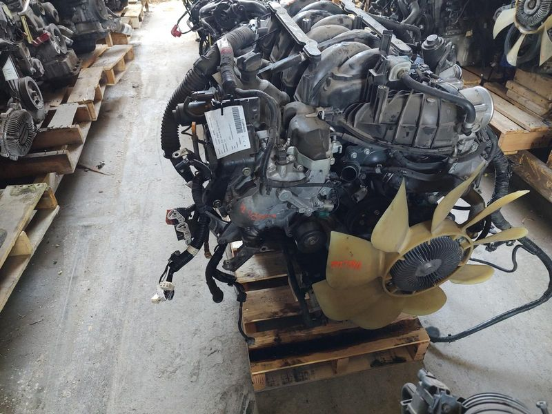 2015 INFINITI QX80 (5.6L, VIN A, 4th digit, VK56VD) Used Engine