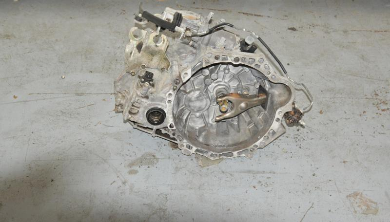 2004 PONTIAC VIBE MT, 5 speed Used Transmission