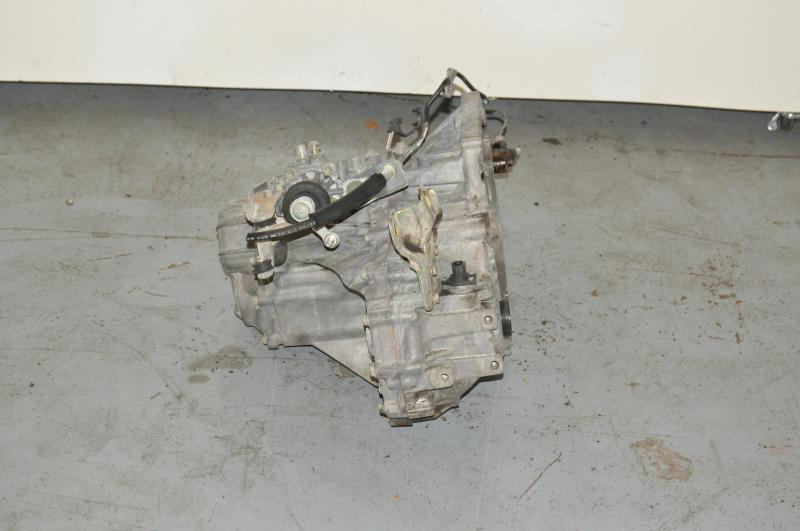 2004 PONTIAC VIBE MT, 6 speed Used Transmission