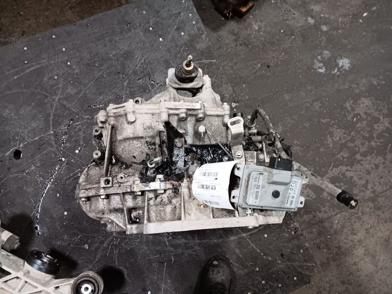 2017 Nissan Altima At, 2.5l (4 cylinder), (cvt), 3.00" starter mounting boss Used Transmission
