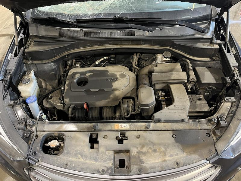 2017 Hyundai Santa fe (at), swb (sport), 2.4l, fwd Used Engine