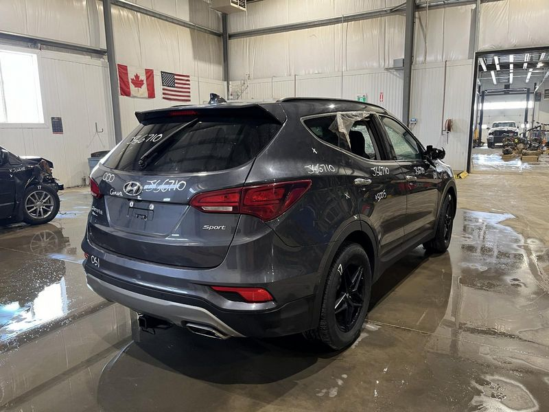 2017 Hyundai Santa fe (at), swb (sport), 2.4l, fwd Used Engine 2