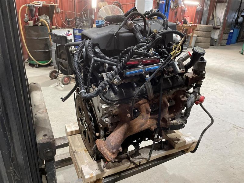 2000 Chevy Silverado 1500 5.3l v8 Used Engine 2