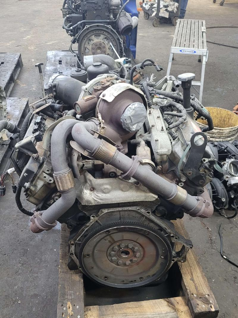 2005 Ford Excursion 6.0l (vin p, 8th digit, diesel) Used Engine 3