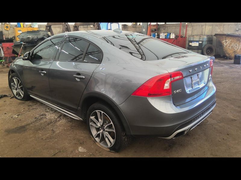 2016 Volvo S60 2.5l (vin 61, 4th and 5th digit, b5254t12, turbo), oil level sensor Used Engine 2