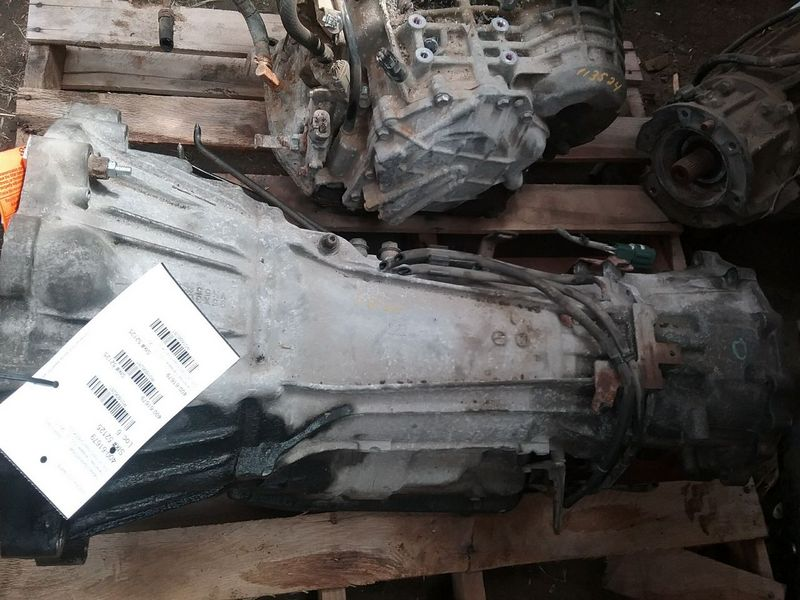2005 Nissan Titan At, 4x4, electric locking rear differential, column shift Used Transmission 2